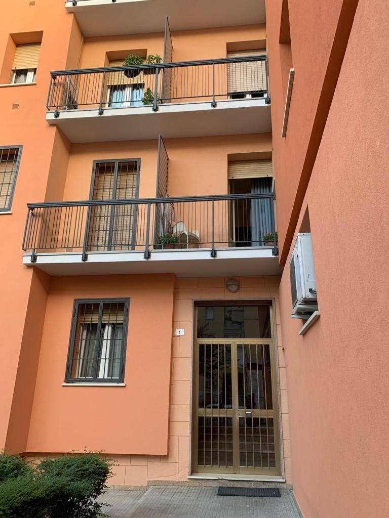 Comfortable Apartament 2 Bedroom Suitable 2-5 Pax Bologna Exterior photo